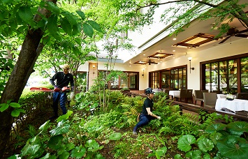 株式会社花門フラワーゲート 三鷹台グリーンハウスの正社員 現場管理（維持管理） 職人・現場スタッフ 外構・エクステリア 屋内緑化の求人情報イメージ1